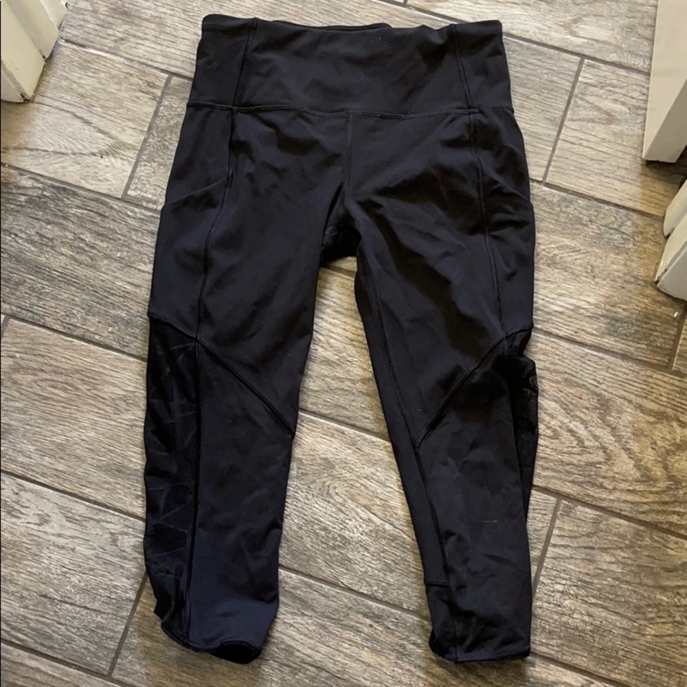 Lululemon black crops size 8